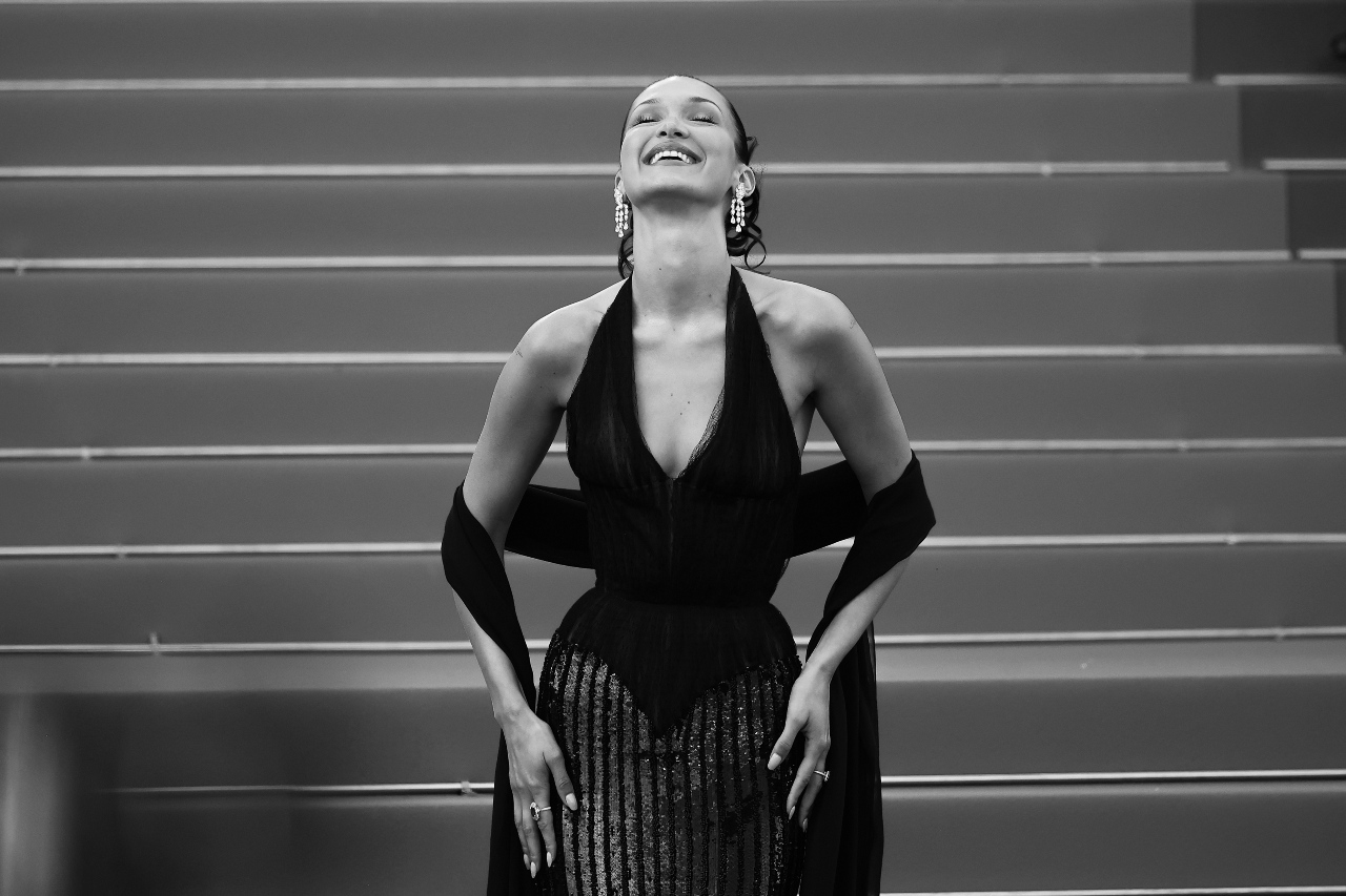 Bella Hadid à la projection de L'Amour Ouf, au Festival de Cannes, le 23 mai 2024. Photo par Ernesto Ruscio/Getty Images.