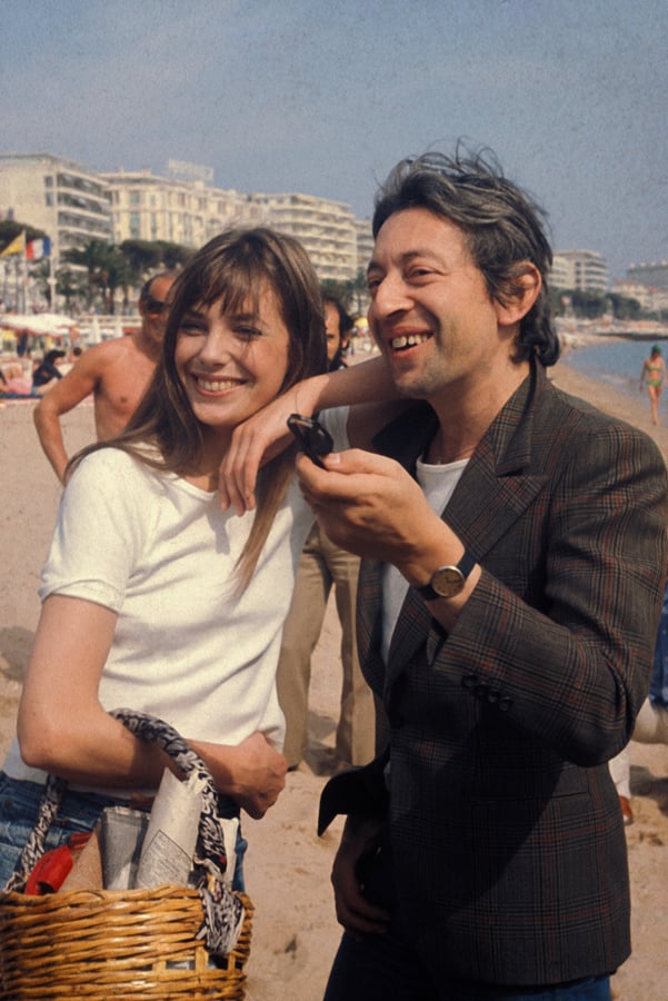 Jane Birkin et Serge Gainsbourg au Festival de Cannes en 1974 © Photo par Gilbert GIRIBALDI/Gamma-Rapho via Getty Images.