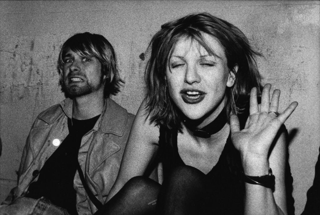 Kurt Cobain et Courtney Love à un concert de Mudhoney au Hollywood Palladium le 4 décembre 1992 à Los Angeles, Californie. Photo par Lindsay Brice/Getty Images.