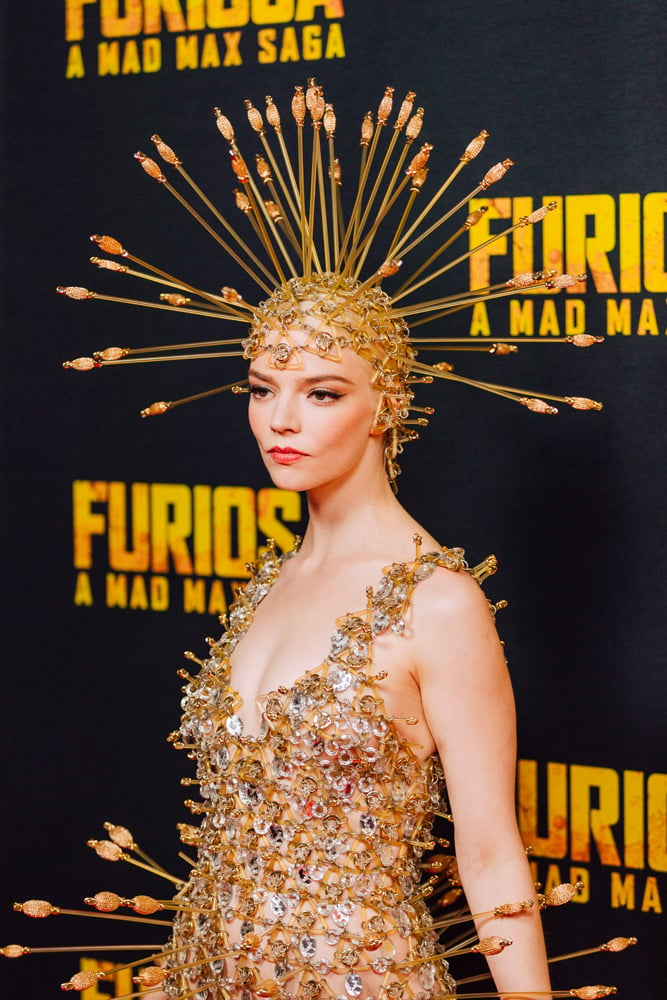 Anya Taylor-Joy pour la promotion du film Furiosa (2024) © Warner Bros.