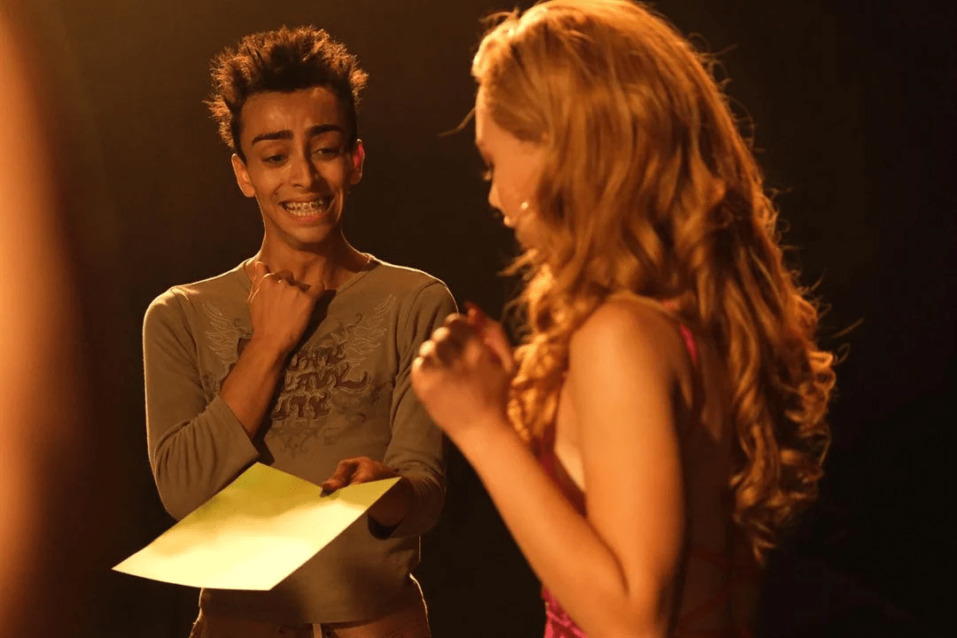 Bilal Hassani dans Les Reines du Drame (2024) d'Alexis Langlois.