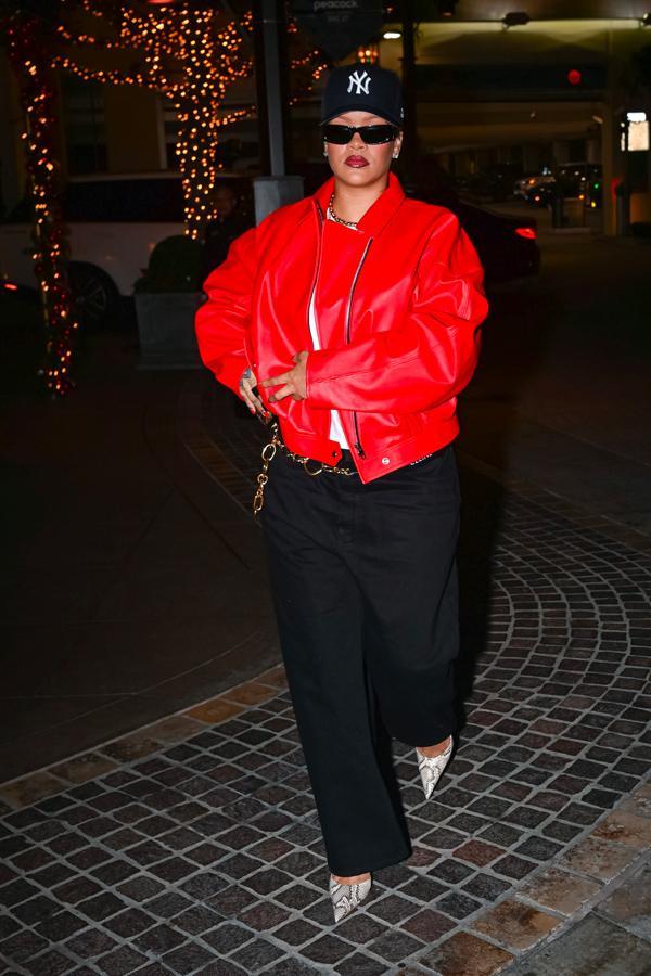 rihanna porte une casquette ny