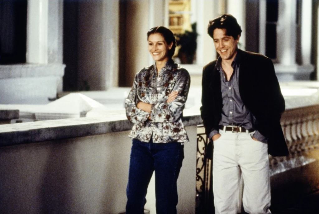 Hugh Grant et Julia Roberts dans Coup de foudre à Notting Hill de Roger Michell (1999). © DR.