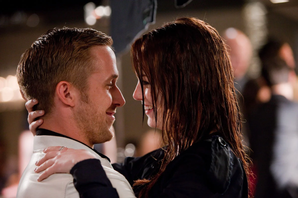 Ryan Gosling, Emma Stone, Steve Carell et Julianne Moore dans Crazy, Stupid, Love de Glenn Ficarra et John Requa (2011). © Warner Bros. France.