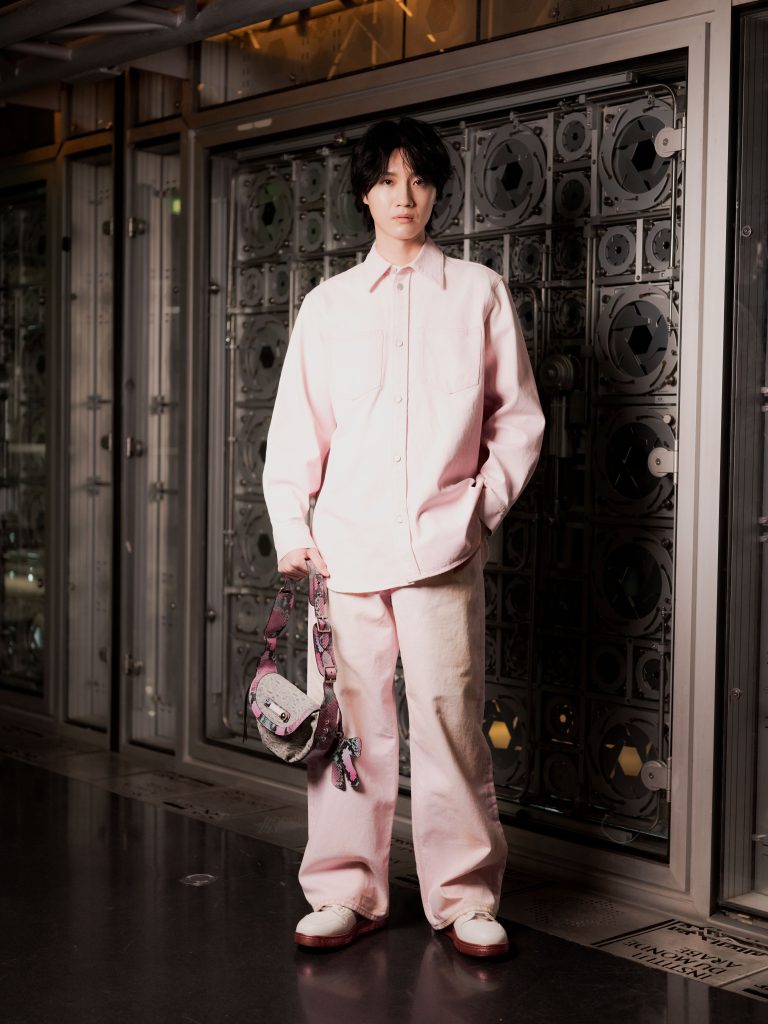 Dori Sakurada à la soirée Acne lors de la Fashion Week homme printemps-été 2025 de Paris.