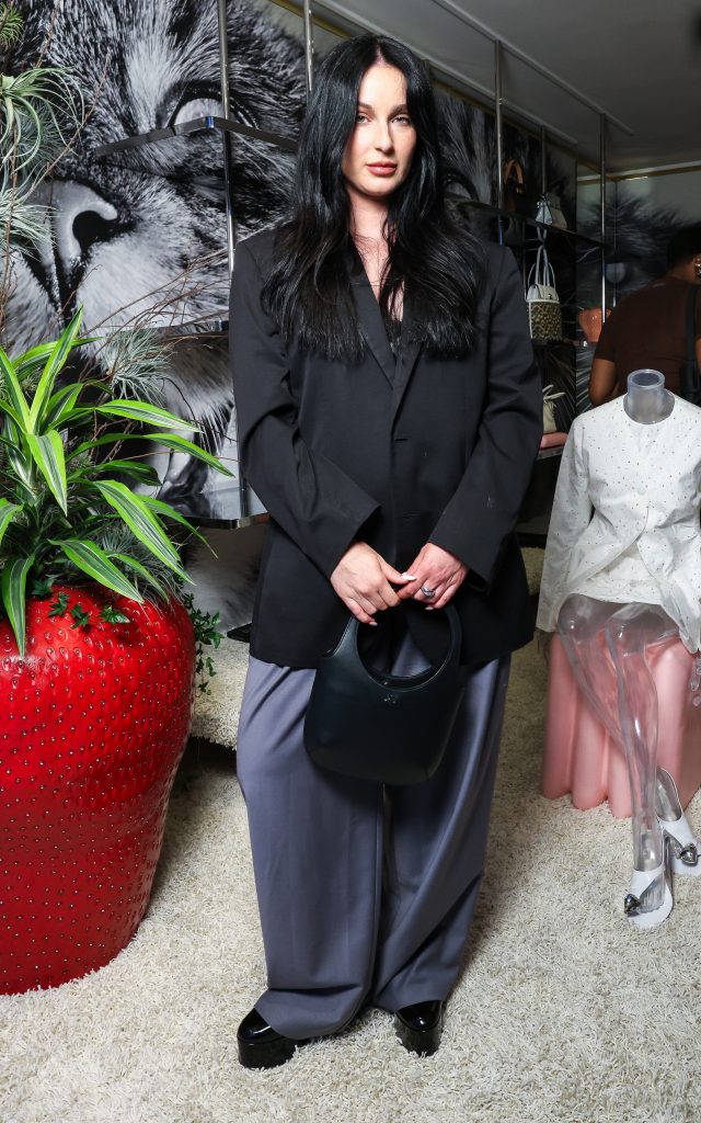 Fiona Zanetti à l'ouverture de la boutique Tory Burch à Paris.
