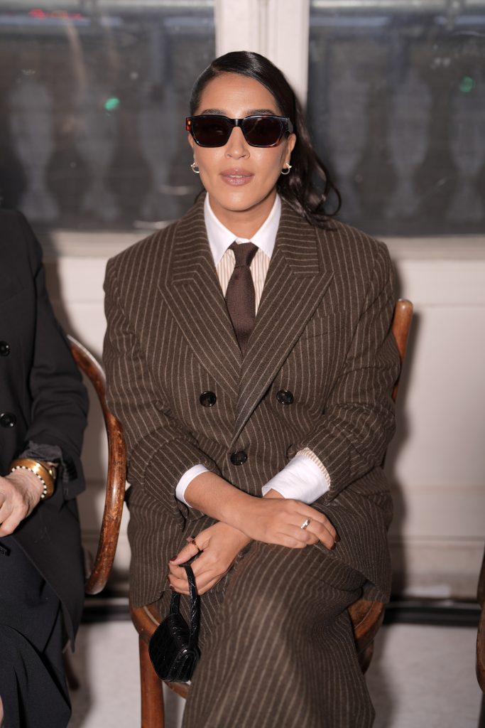 Leïla Bekhti au défilé Ami homme printemps-été 2025 lors de la Fashion Week de Paris.