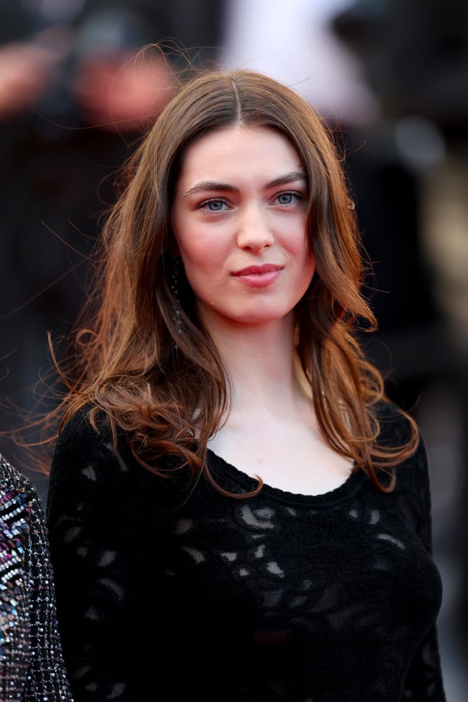 Anamaria Vartolomei en Chanel au Festival de Cannes 2024 © Chanel.