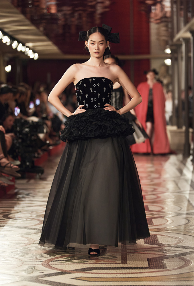 Le défilé Chanel haute couture automne-hiver 2024-2025 à l'Opéra.