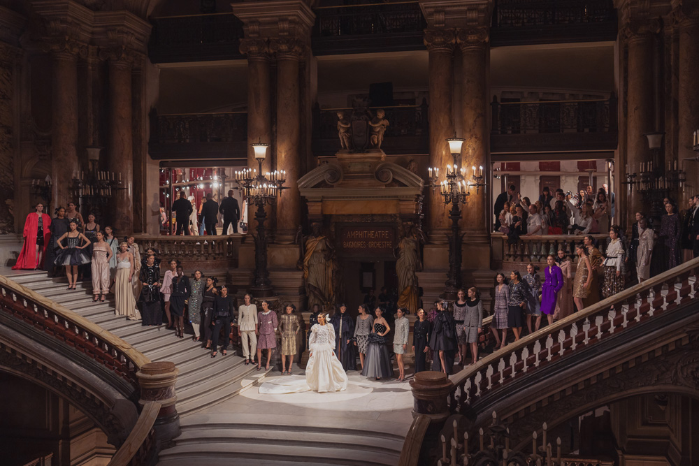 Le défilé Chanel haute couture automne-hiver 2024-2025 à l'Opéra.
