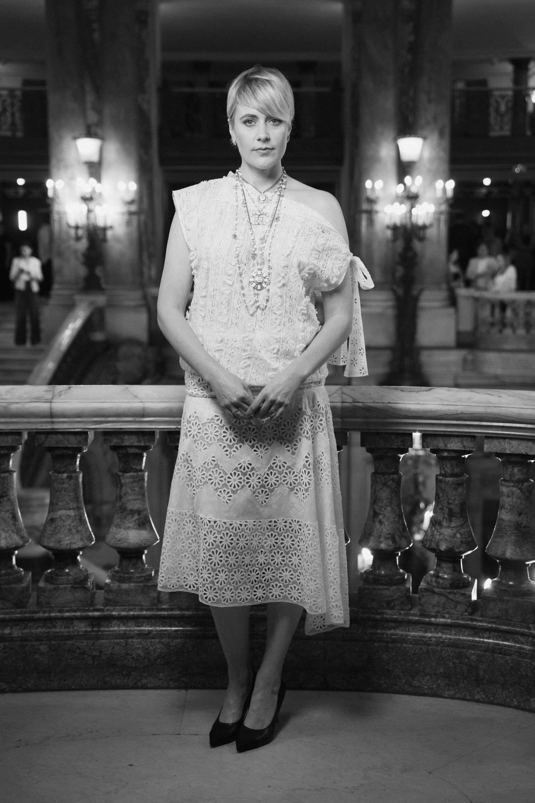 Greta Gerwig au défilé Chanel haute couture automne-hiver 2024-2025 © Chanel.