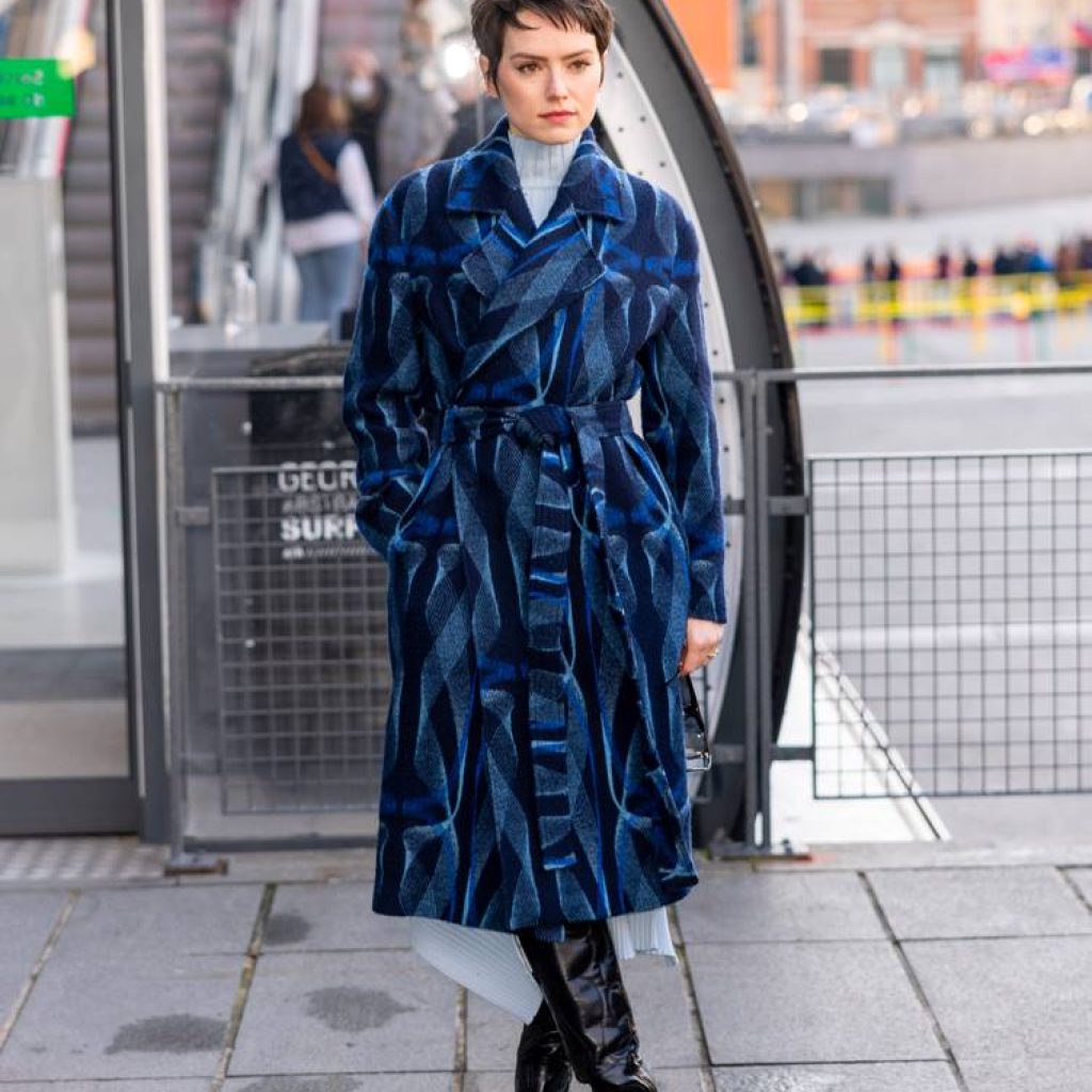 Daisy Ridley au défilé Stella McCartney Womenswear Fall/Winter 2022/2023 à la Fashion Week de Paris, le 7 mars 2022. Photo par Arnold Jerocki/Getty Images.