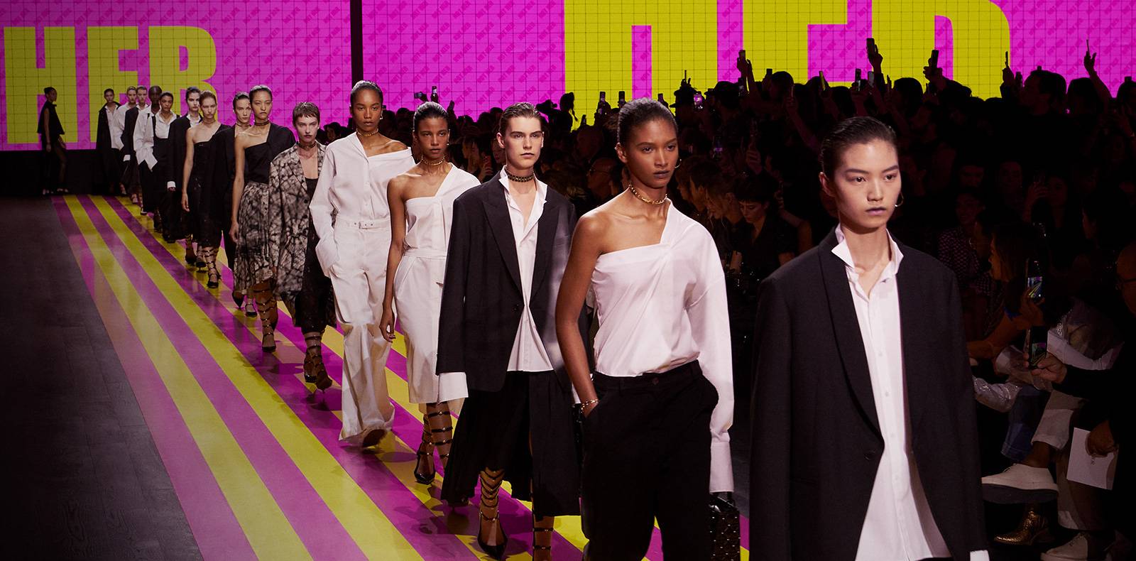Au défilé Dior printemps-été 2024 : féminisme et sorcière
