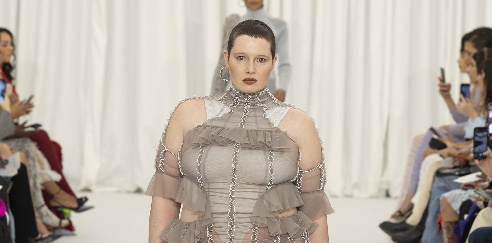 Défilé, Ester Manas, automne-hiver 2024-2025, Fashion Week, Paris