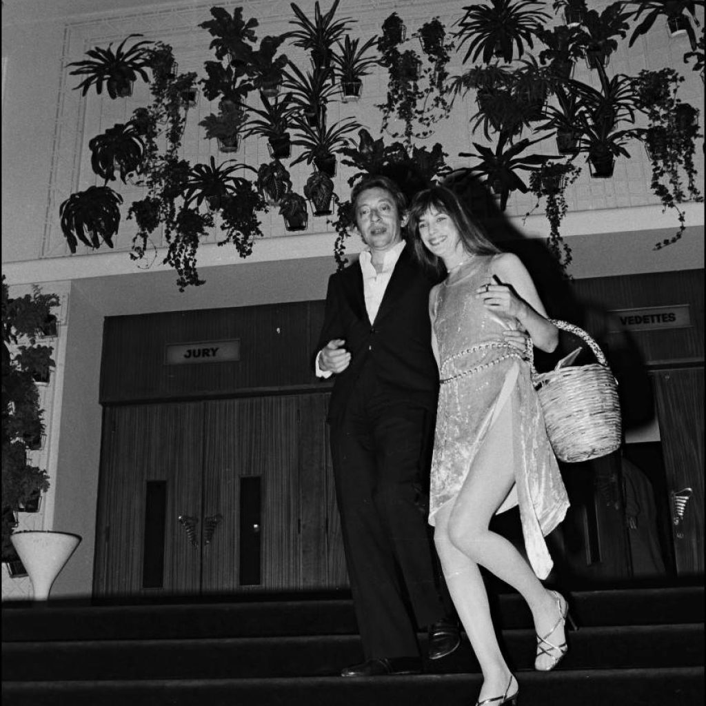 Serge Gainsbourg et Jane Birkin au Festival de Cannes le 1er mai 1974. Photo by Michel GINFRAY/Gamma-Rapho via Getty Images.