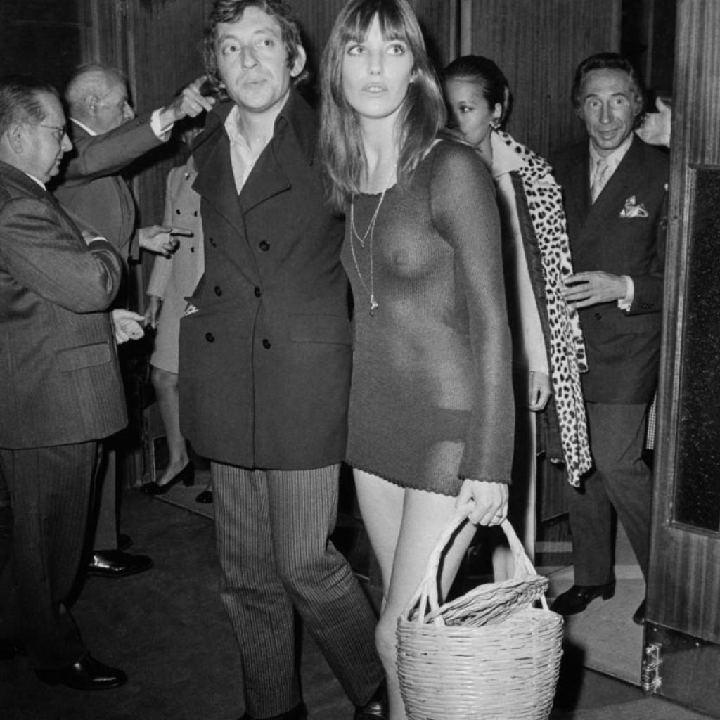 Serge Gainsbourg et Jane Birkin à la 1ère du film 'Slogan' à Paris le 28 aout 1969, France. Photo par Yves LE ROUX/Gamma-Rapho via Getty Images.