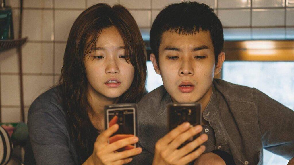 Woo-sik Choi et Park So-Dam dans le film Parasite (2019) © The Jokers / Les Bookmakers.