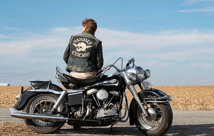 Austin Butler dans le film The Bikeriders (2023) de Jeff Nichols. © 2023 Focus Features, LLC. All Rights Reserved.