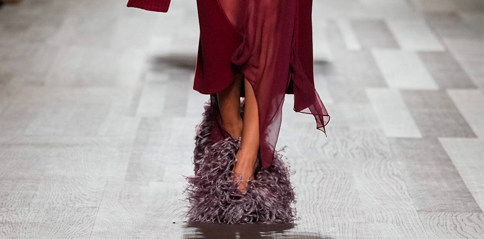 Défilé Ferragamo automne-hiver 2024-2025, escarpins franges, Fashion Week Milan
