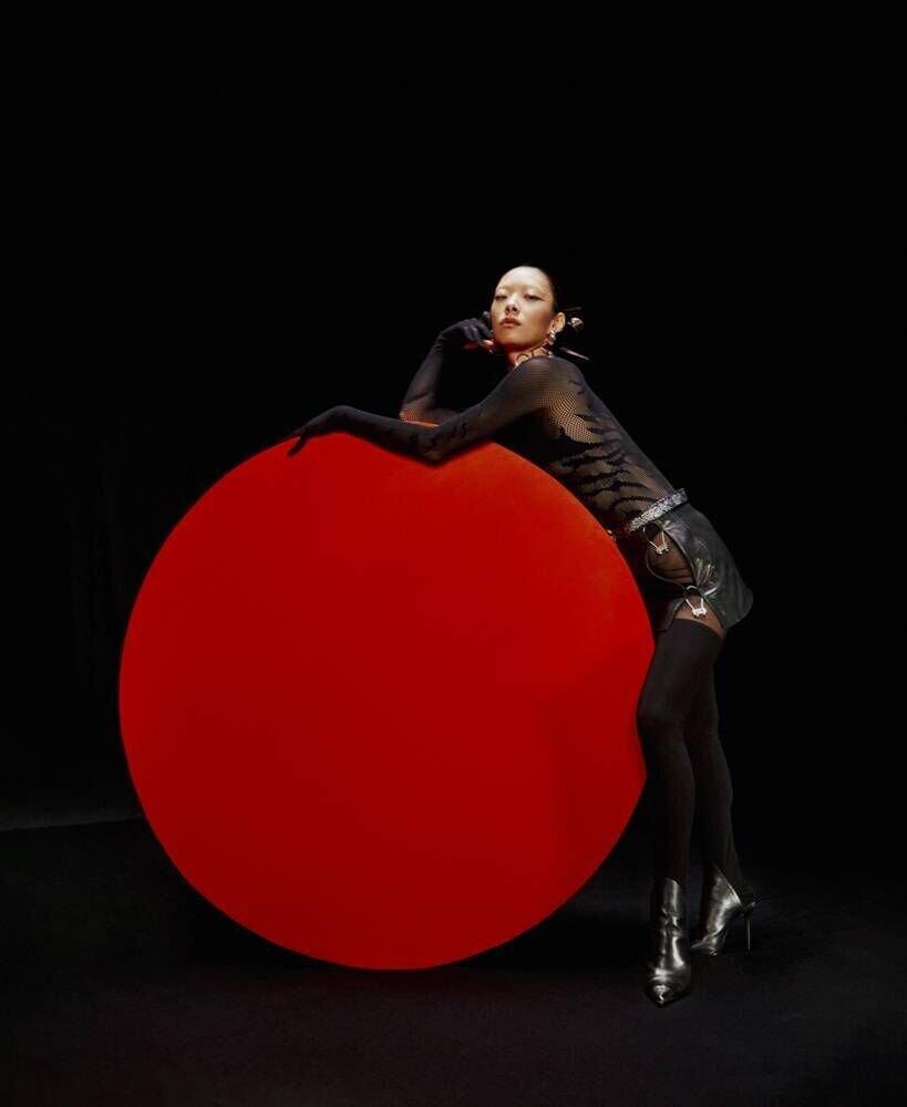 Rina Sawayama par Carlijn Jacobs pour Zalando.