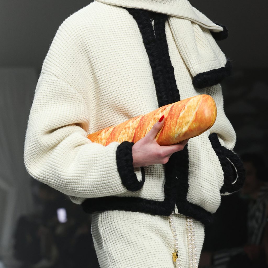 Sac baguette, sac cœur, Défilé Moschino automne-hiver 2024-2025, Fashion Week Milan