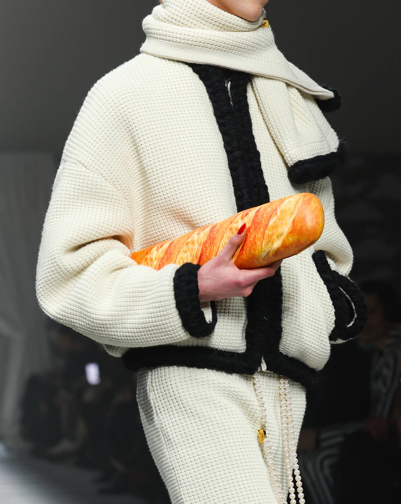 Sac baguette, sac cœur, Défilé Moschino automne-hiver 2024-2025, Fashion Week Milan