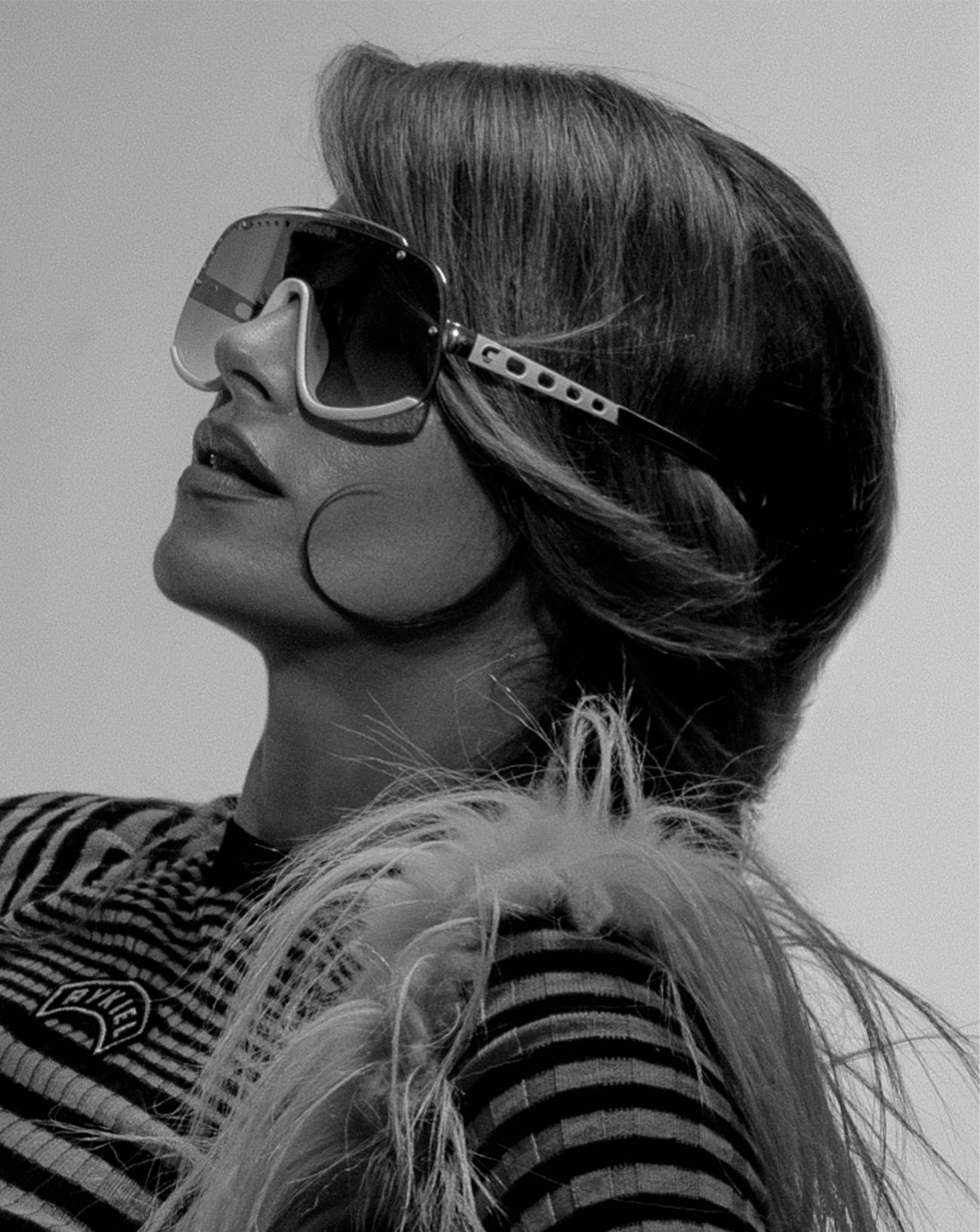 Clara Berry, interview mode, lunettes de soleil Carrera, photoshoot