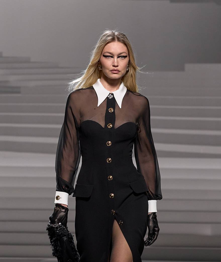 Défilé, Versace automne-hiver 2024-2025, Milan, Gigi Hadid 