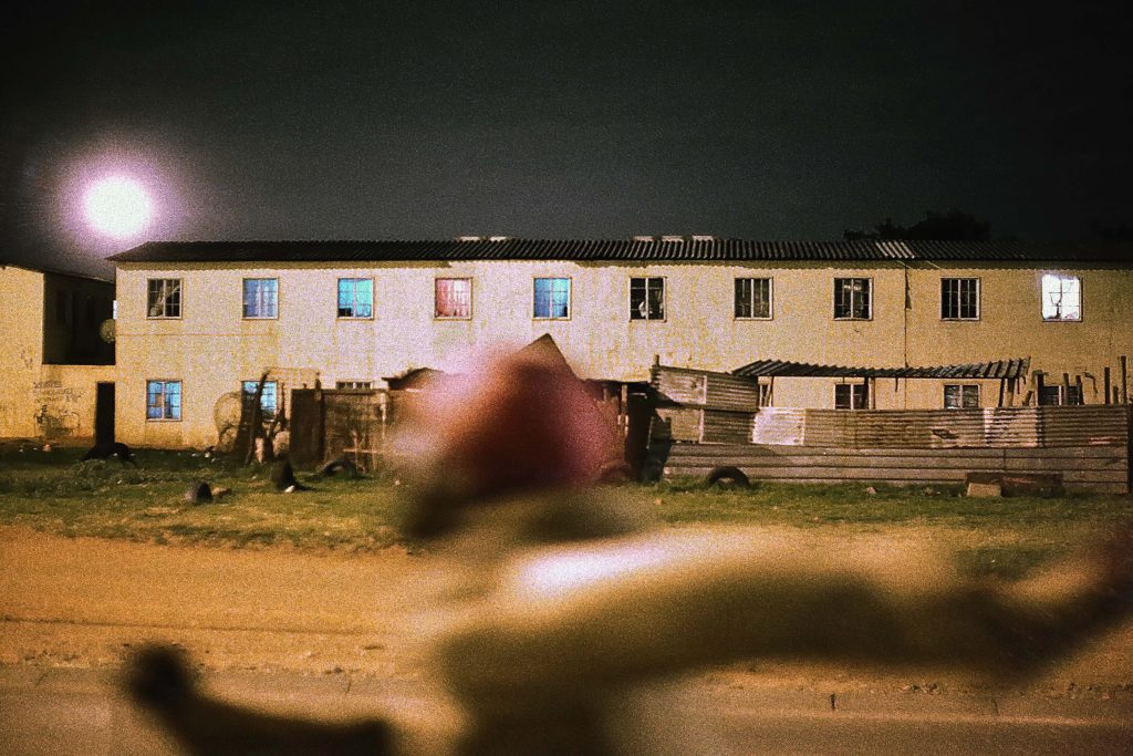Tshepiso Mazibuko, "Buyafuthi Hostel" (2017-2018) © Courtesy de l’artiste.