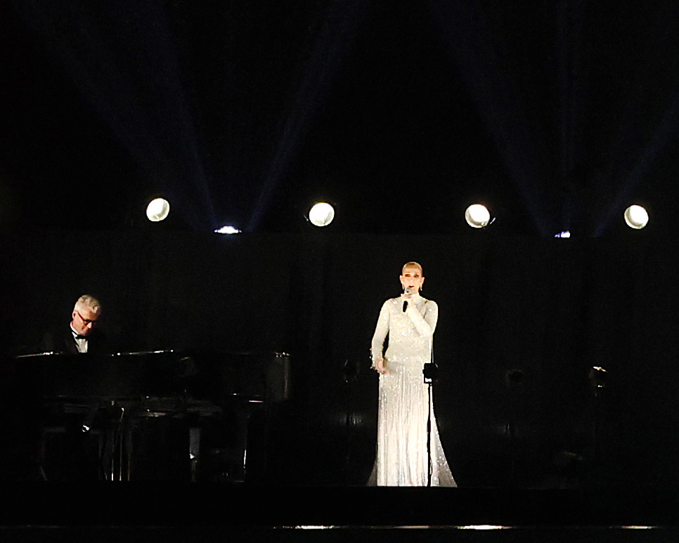 Céline Dion à la cérémonie d'ouverture des Jeux Olympiques de Paris 2024 © Getty Images/Dior.