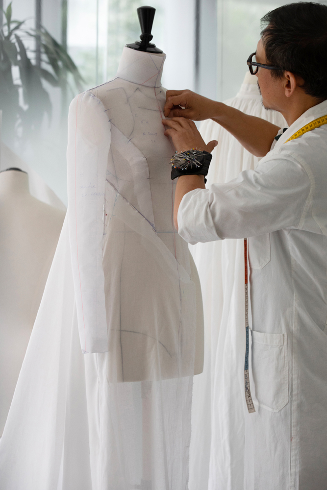 La confection de la robe de Céline Dion dans les ateliers couture de Dior © Sophie Carre.