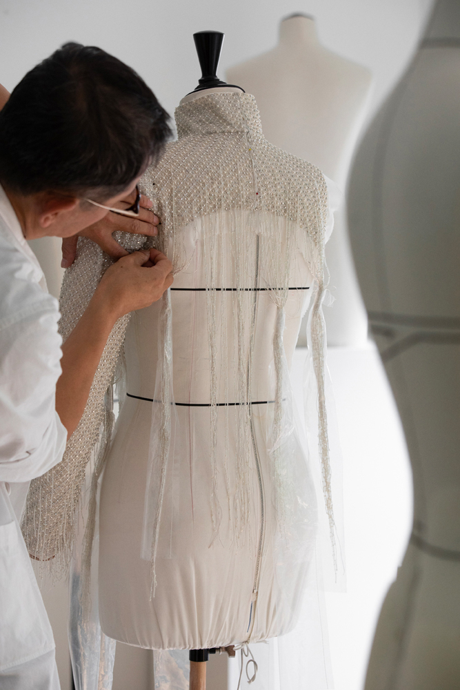 La confection de la robe de Céline Dion dans les ateliers couture de Dior © Sophie Carre.