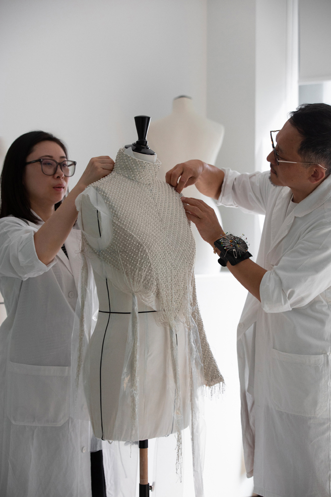 La confection de la robe de Céline Dion dans les ateliers couture de Dior © Sophie Carre.