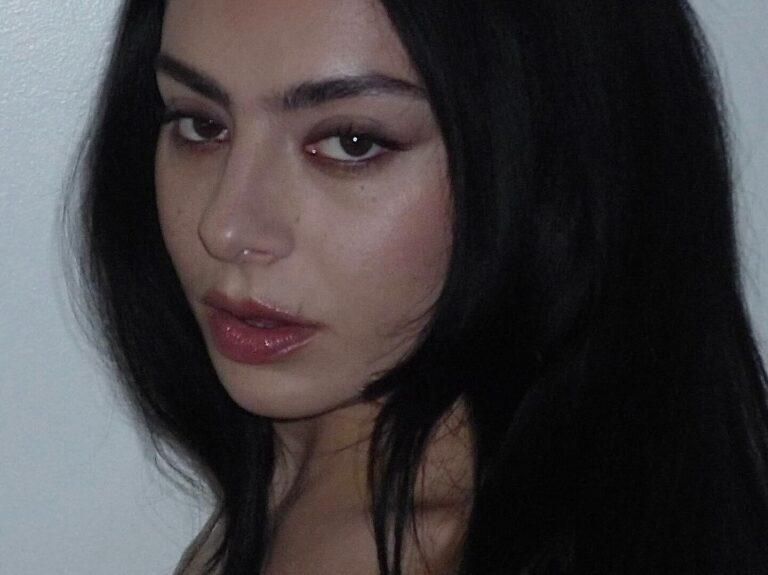 La chanteuse Charli XCX.