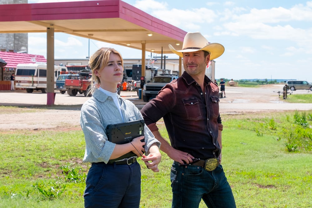 Daisy Edgar-Jones et Glen Powell dans le film Twisters (2024). © 2024 Warner Bros. Entertainment Inc.