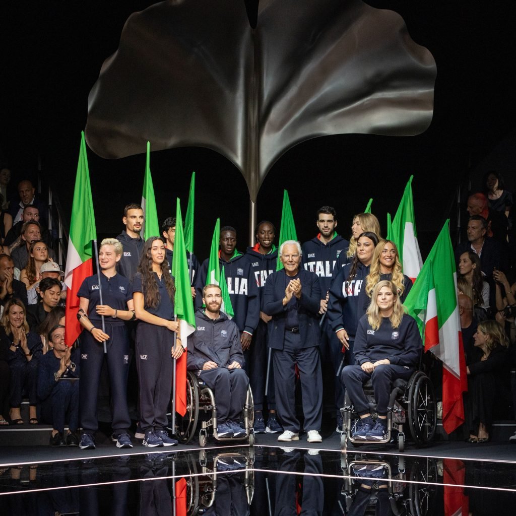 Les costumes Giorgio Armani pour l'équipe italienne des Jeux Olympiques et Paralympiques de Paris 2024.