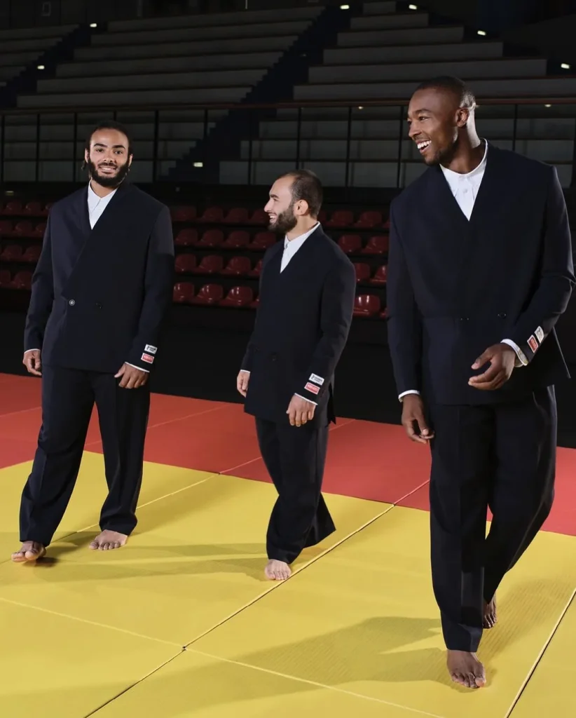 Les costumes Kenzo par Nigo de l'équipe de France de judo pour les Jeux Olympiques 2024. © Kenzo.