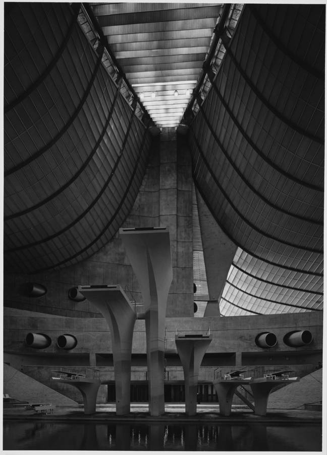 Vue intérieure du gymnase n° 1 de Yoyogi en cours de construction, 1964 © Kochi Prefecture, Ishimoto Yasuhiro Photo Center.