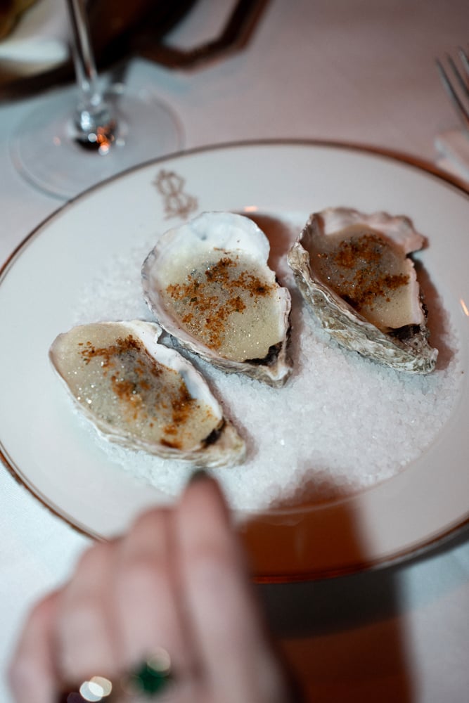 Le restaurant La Baignoire, Paris 2e. © Yves Karfan.