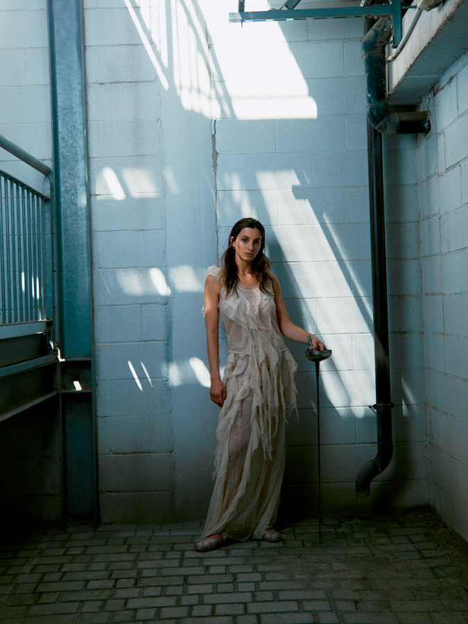 L'escrimeuse Rossela Fiamingo en robe Dior. Portrait par David Paige.