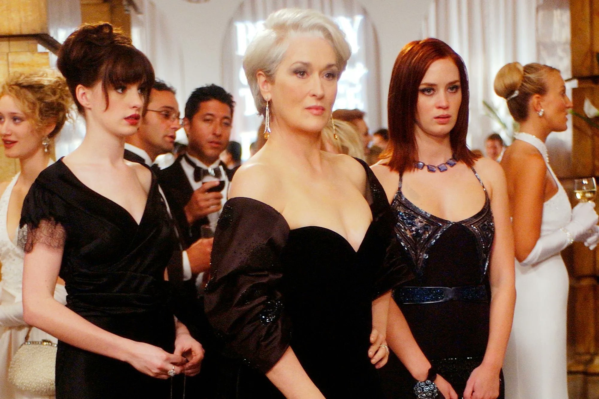 Anne Hathaway, Meryl Streep et Emily Blunt dans Le Diable s'habille en Prada (2006).
