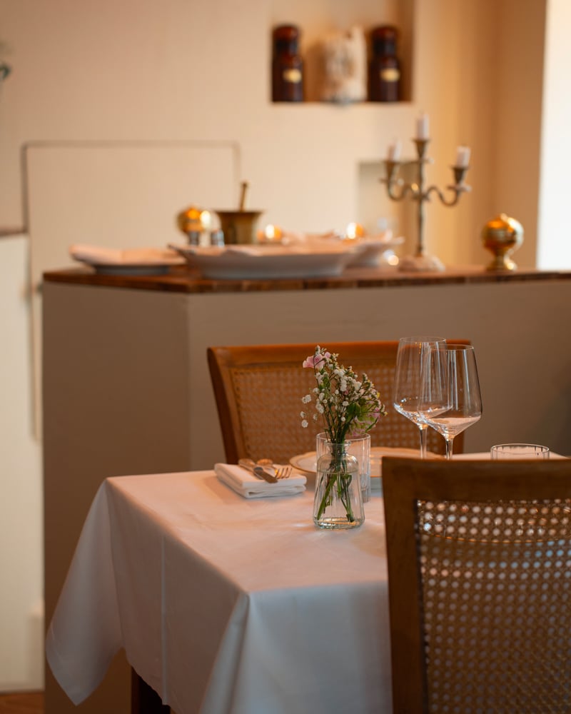 Le restaurant La Baignoire, Paris 2e. © Yves Karfan.