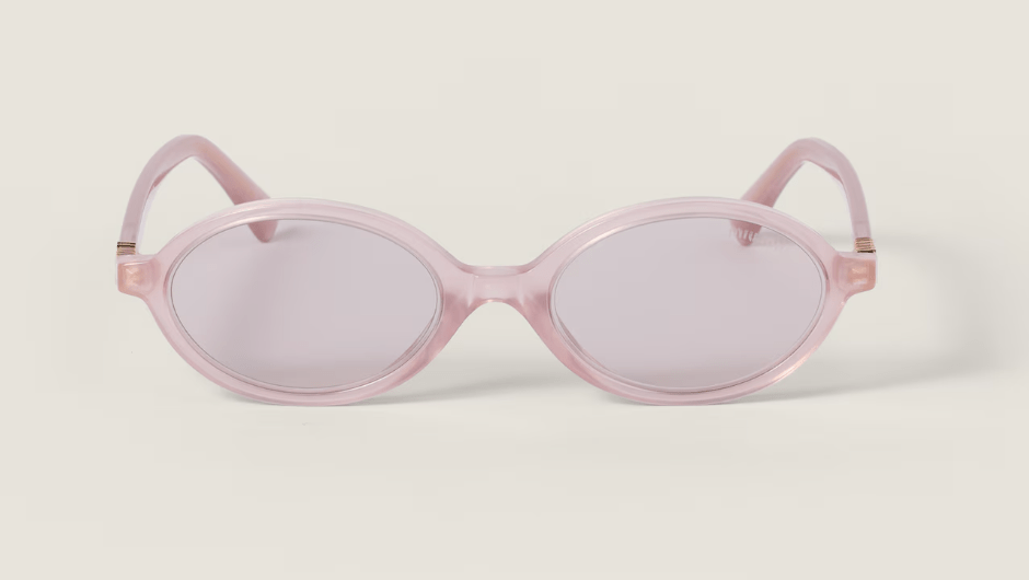 lunettes de soleil ovales à monture transparente tendance printemps-ete 2026 miu miu