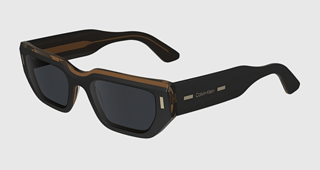 lunettes de soleil rectangulaires tendance printemps-ete 2026 calvin klein