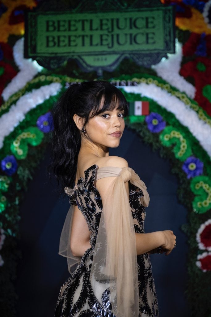 Jenna Ortega à l'avant-premiere du film Beetlejuice Beetlejuice à Mexico City © Warner Bros.