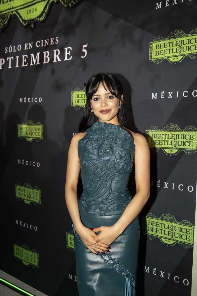 Jenna Ortega à l'avant-premiere du film Beetlejuice Beetlejuice au Mexique © Warner Bros.