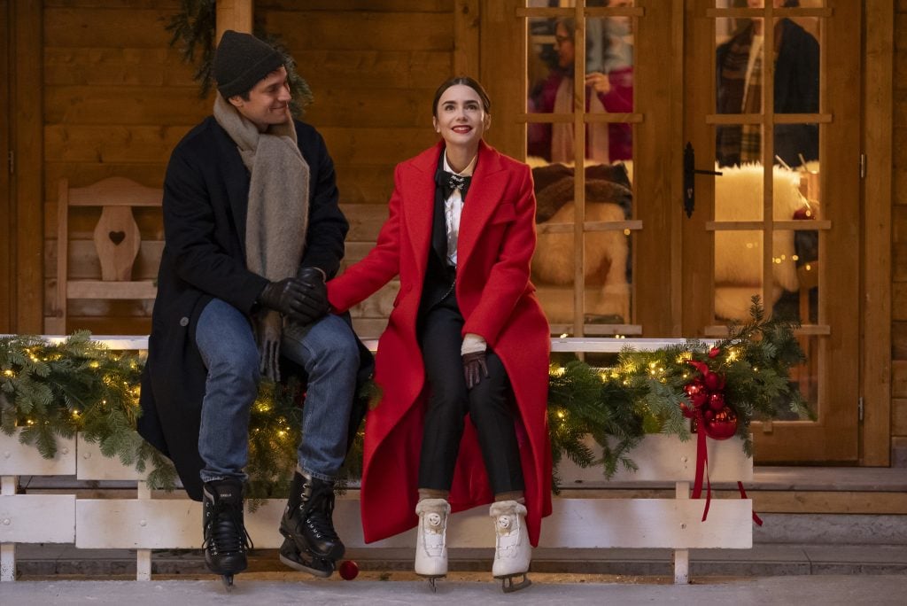 Lily Collins dans la saison 4 de la série Emily in Paris (2024) © Netflix.