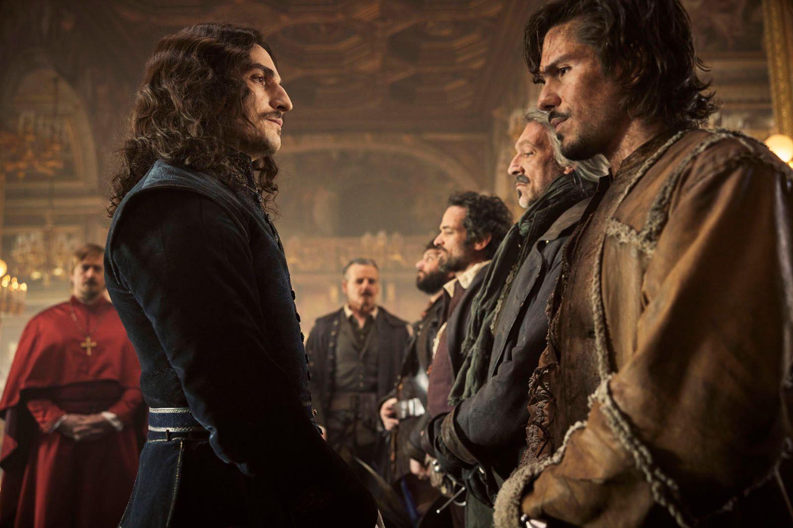 Louis Garrel, Vincent Cassel, Romain Duris, Pio Marmaï et François Civil dans le film Les Trois Mousquetaires: D'Artagnan (2023). PATHE FILMS - M6.