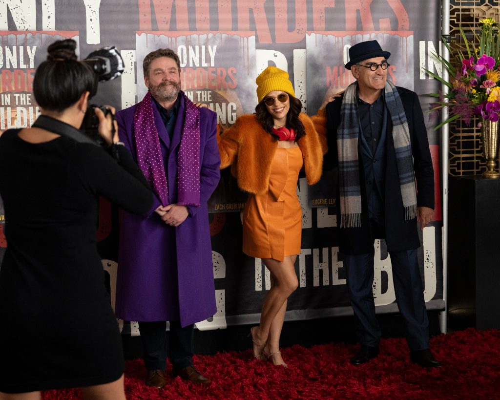 Eva Longoria, Zach Galifianakis et Eugene Levy dans la saison 4 d'Only Murders in the Building © Disney/Eric McCandless.