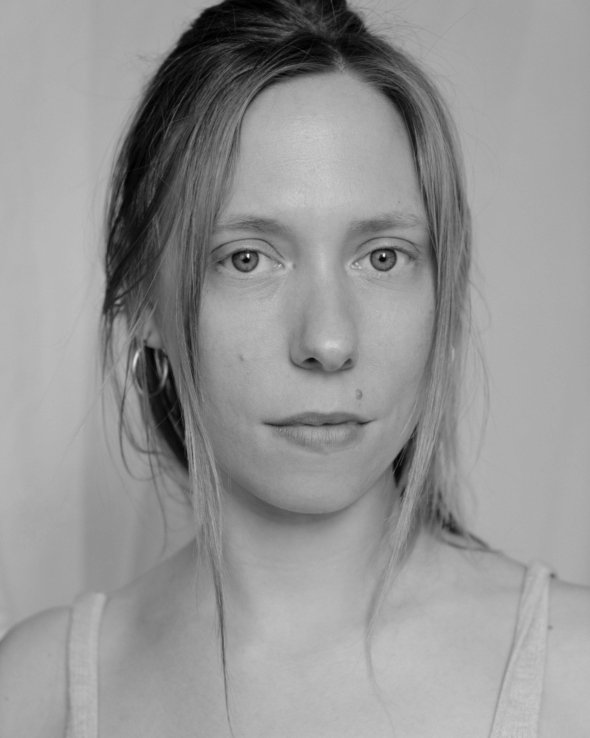 Portrait de Louise Chennevière. © Anna Prokulevicz/P.O.L